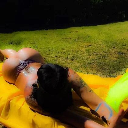 Lo hizo de nuevo Daniela Cardone publicó más fotos hot en hilo dental Infobae