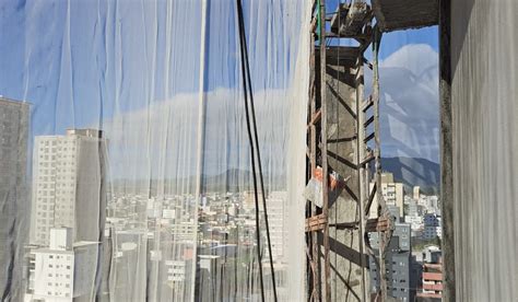 Trabalhadores Ficam Pendurados No Andar De Obra Ap S Rompimento De