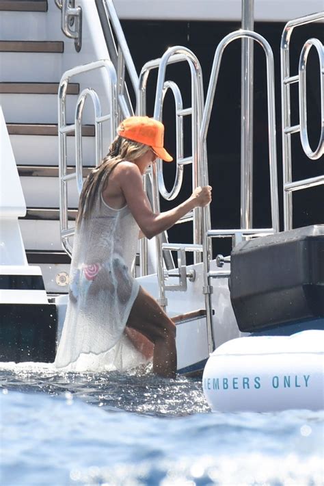 Heidi Klum And Leni Klum On A Luxury Yacht In Capri 07 31 2021 • Celebmafia