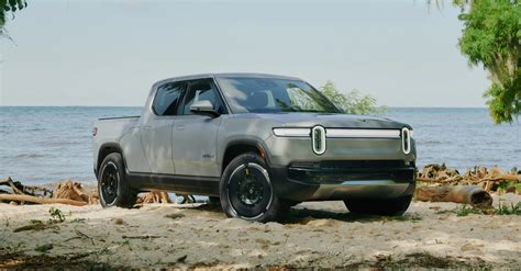 Rivian R1t Electric Pickup Takes On Tesla Its Basically The Cybertruck I Wanted Maxim