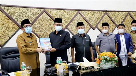 Dprd Terima Lkpj Wali Kota Padang Pansus Segera Dibentuk