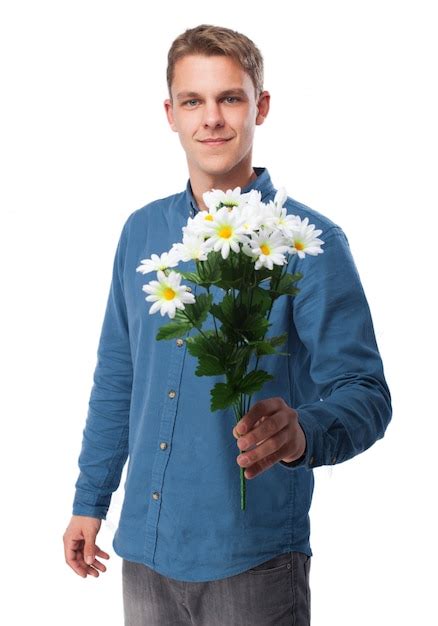 Homem Segurando Um Buqu De Flores Foto Gr Tis