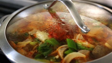 Kimchi stew (Kimchi-jjigae) recipe by Maangchi