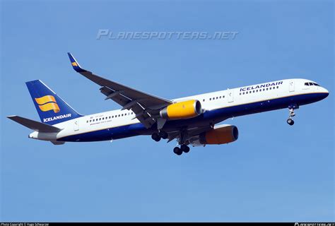 TF ISY Icelandair Boeing 757 223 WL Photo By Hugo Schwarzer ID