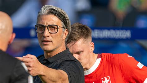 Schweizer Trainer Murat Yakin Trägt Götti