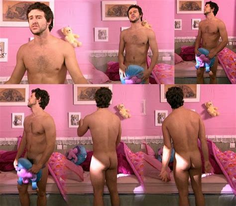 Diego Martin totally naked shows his bottom in Aquí no hay quién viva