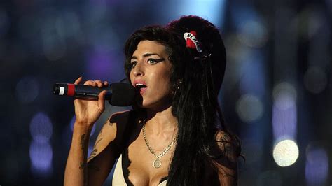 La Historia De Amy Winehouse Llegará A Los Cines Con La Directora De Cincuentas Sombras De Grey