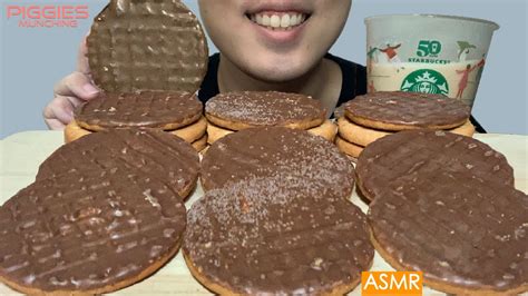 SUB ASMR DIGESTIVE BISCUITS MUKBANG Mince Pie Christmas Pudding