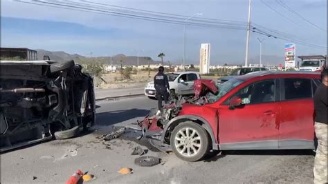 Cae vehículo encima a camioneta tras sufrir falla mecánica en Saltillo