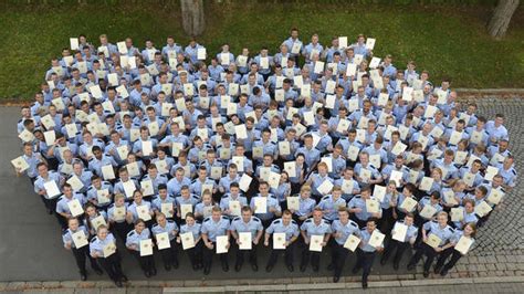 Alle Betten Belegt Bei Der Bundespolizei Fangen Neue Auszubildene