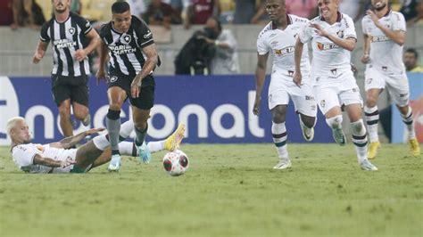 Carlos Alberto Desponta Para Ser Titular Do Botafogo Contra O Nova