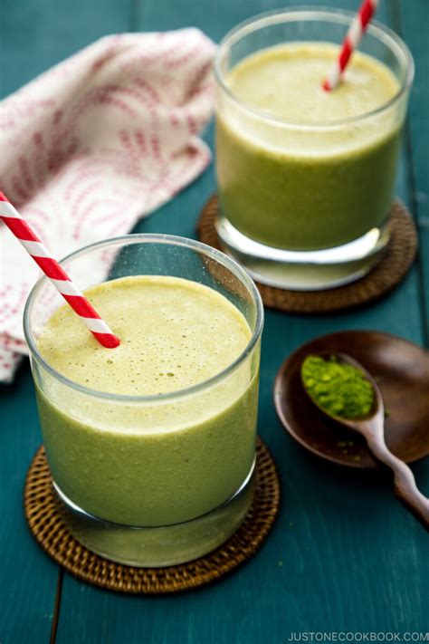 Matcha Smoothie 抹茶スムージー • Just One Cookbook