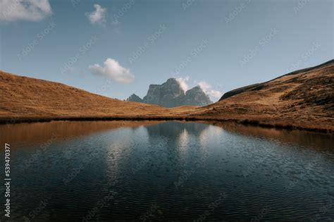 Der Monte Pelmo Spiegelt Sich Am Laghetto Di Baste See In Den