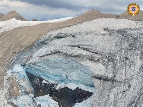 Foto Crolla Il Ghiacciaio Della Marmolada Almeno Le Vittime Le