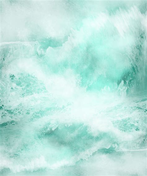 Clear Ocean Water Wallpaper