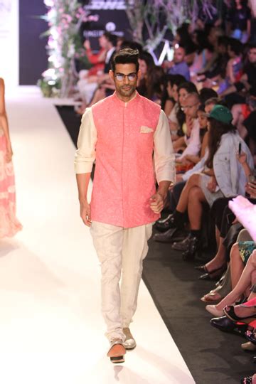 Manish Malhotra | Vogue India | Fashion | Fashion Shows