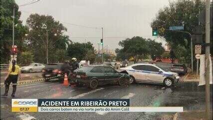 Acidente entre dois carros causa lentidão no trânsito na Via Norte em