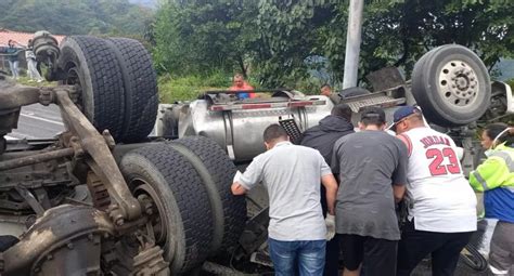 Accidente Hoy Entre Medellín Y Santa Fe Dejó Dos Personas Muertas