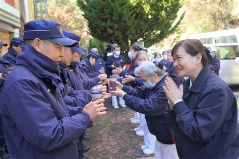 雪季送暖 慈濟與縣警局上合歡山感恩無名英雄