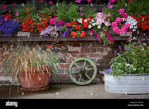 Planters Stone Wall Hi Res Stock Photography And Images Alamy