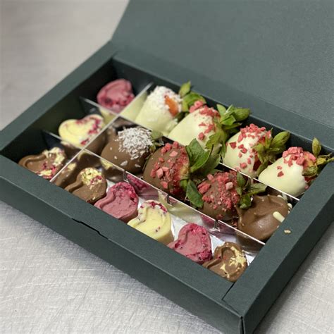 Набор конфет и клубники в шоколаде для Любимых в Москве – шоколад ...