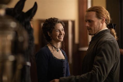 Here Is A New Still Of Jamie And Claire In Outlander 5×06 Better To