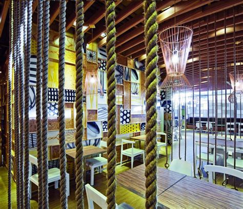 Japanese Restaurant Interior Decor - InteriorZine