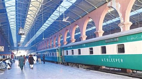 Pakistan Railways Reduces Fare By 30 For Three Days Of Eid Ul Fitr