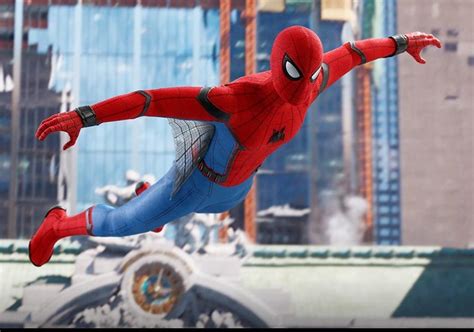 SNEAK PEEK Hot Toys Spider Man Far From Home