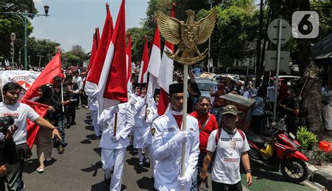 Pawai Nusantara Iringi Pendaftaran Ganjar Pranowo Mahfud Md Sebagai