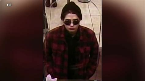 Chase Bank Robbery Chicago Fbi Releases Photos Of Suspect Accused Of