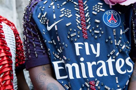 Les Maillots Du Psg Sinvitent à La Fashion Week Dans Le Défilé KochÉ