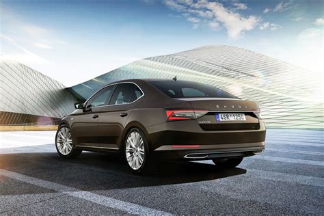 Skoda Superb Restylée 2019 De Lhybride Et De Laventure