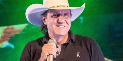 Famosos De Luto Cantor Sertanejo Morreu No Palco Ap S Infarto