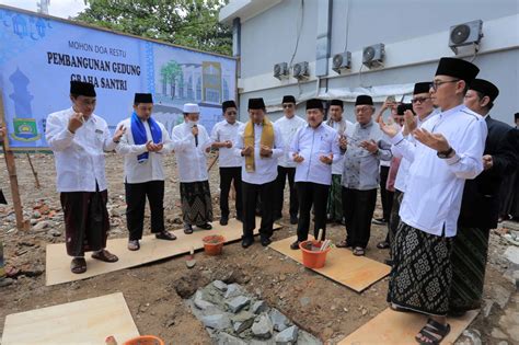 Dihari Ulang Tahun Kota Tangerang Walikota Meletekan Batu Pertama Graha