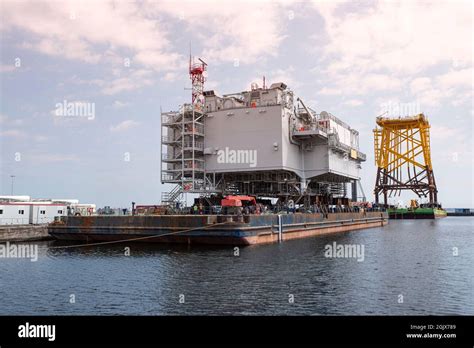 Offshore wind turbine installation platform Stock Photo - Alamy