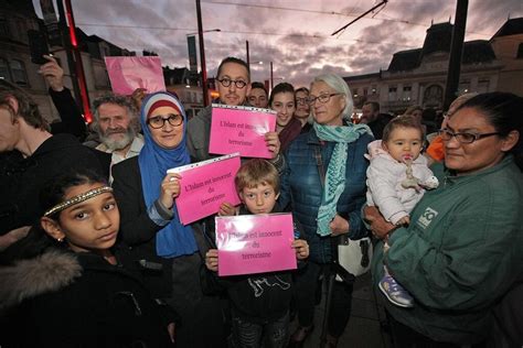 Attentats De Paris Retour En Images Sur Les Hommages Rendus Par Les