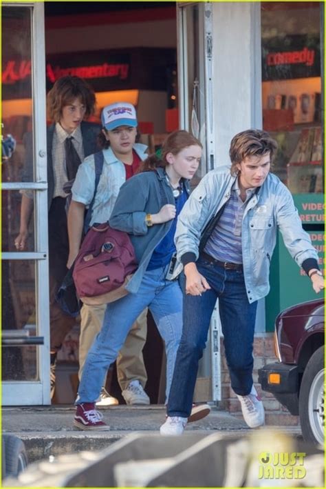 Zdjęcie z planu Stranger Things Max Dustin Robin i Steve