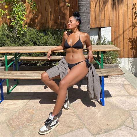 Tracee Ellis Ross Demonstrates How To Actually Wear A Bikini Best