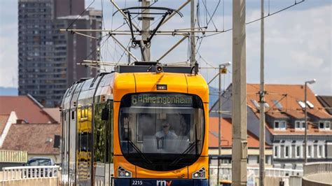 Mannheim Stra Enbahn Entgleist Euro Schaden Und Drei Verletzte