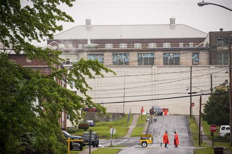 Two escape in prison breakout in New York | The Seattle Times