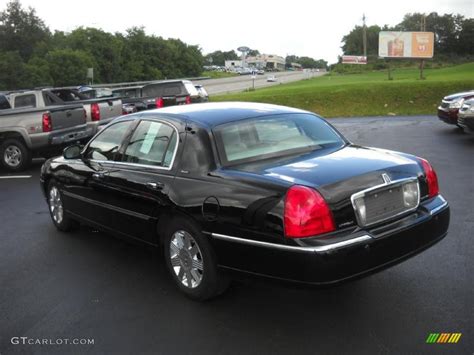 2004 Black Lincoln Town Car Ultimate 31900550 Photo 7 GTCarLot