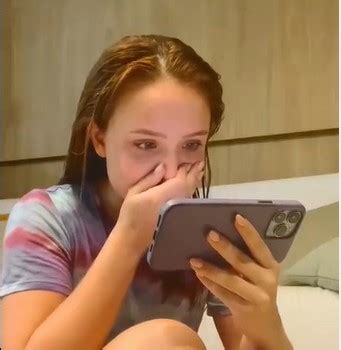 Larissa Manoela Se Emociona Ao Ver Teaser De Sua Primeira Novela Na TV