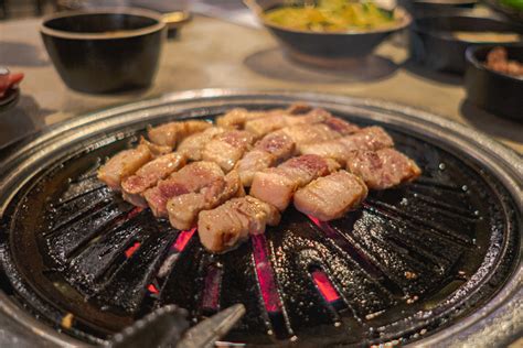 Pujim Bbq Charcoal Korean Bbq Restaurant Along Amoy Street With Shovel