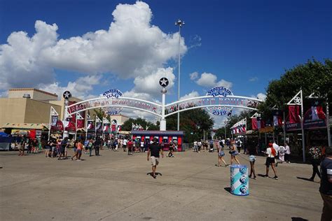 Go-To Guide For The Texas State Fair: When To Attend + What To Do