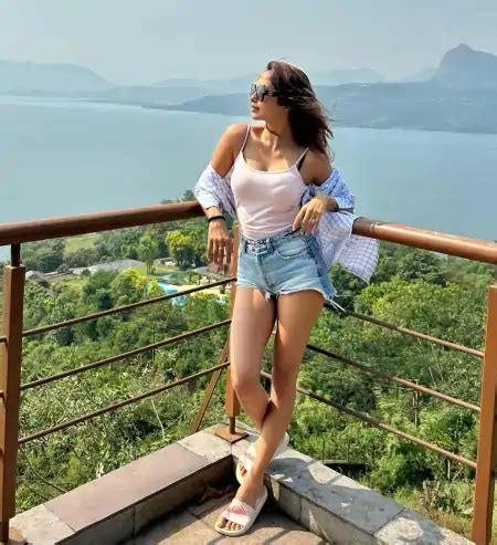 Akriti Singh Top Hot Pics And Photo