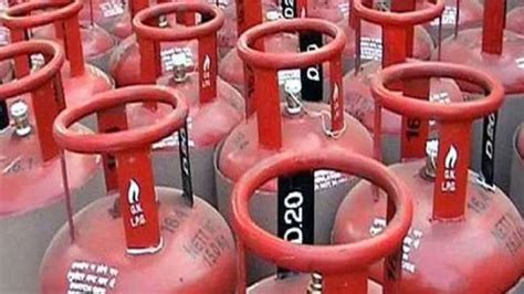 Lpg Gas Price Hike आम आदमी पर महंगाई की मार लखनऊ में घरेलू गैस में 50