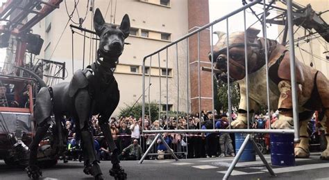 Vid O Royal De Luxe Ce Quil Faut Savoir Sur Le Chien G Ant Attendu