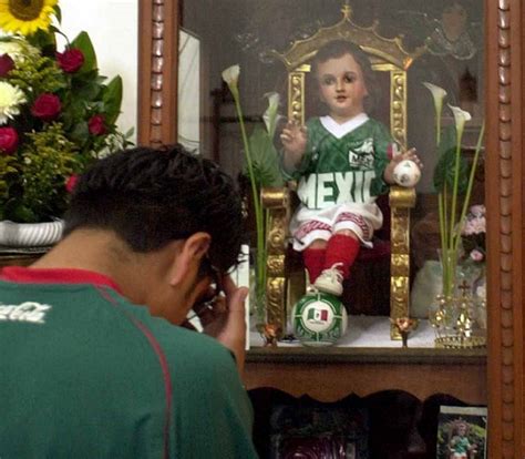 Afición mexicana encomienda al Tri al Niño de los Milagros