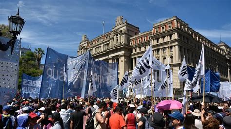 La Cgt Marcha Contra El Dnu De Javier Milei